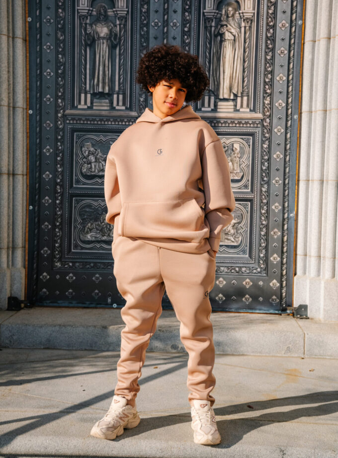 Comfortable beige hoodie and sweatpants set with minimalist logo, stylish streetwear fashion, perfect casual look, modern urban clothing, comfortable outfit for everyday wear.